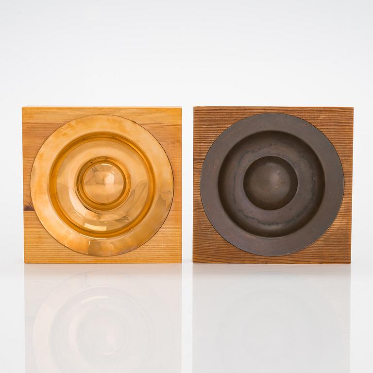 Tapio Wirkkala, two 1970s 'TW 488' ashtrays manufactured by Kultakeskus Hämeenlinna.