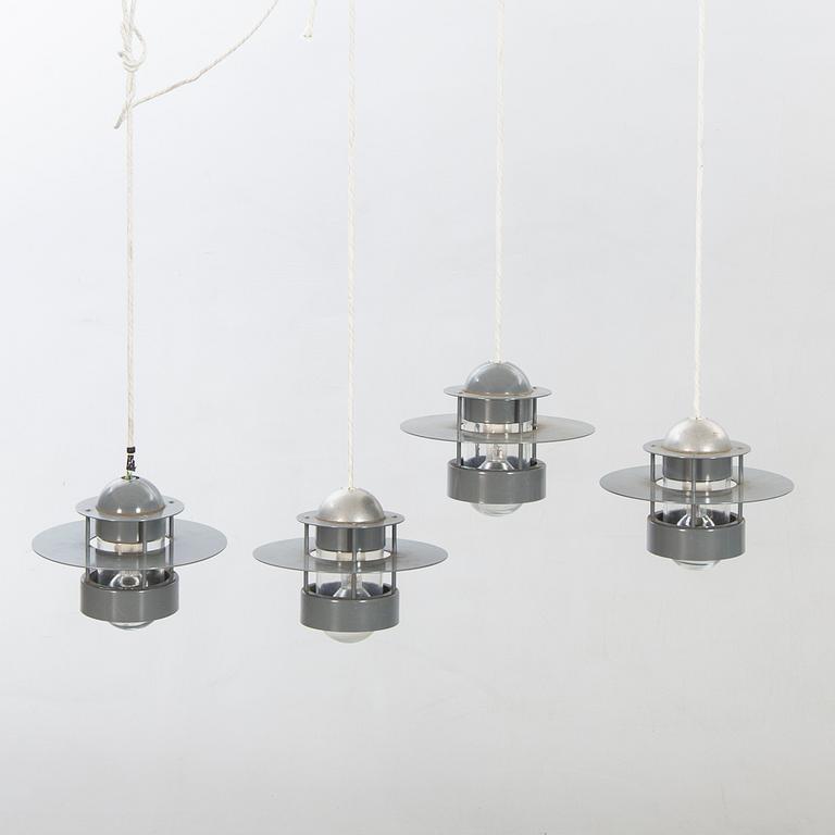 PENDELLAMPOR, 4 st, "Orbiter" av Jens Møller-Jensen för Louis Poulsen.