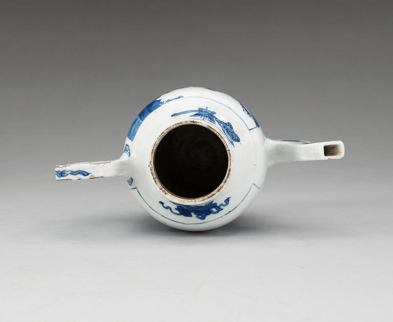 A blue and white ewer, Qing dynasty, Kangxi (1662-1722).