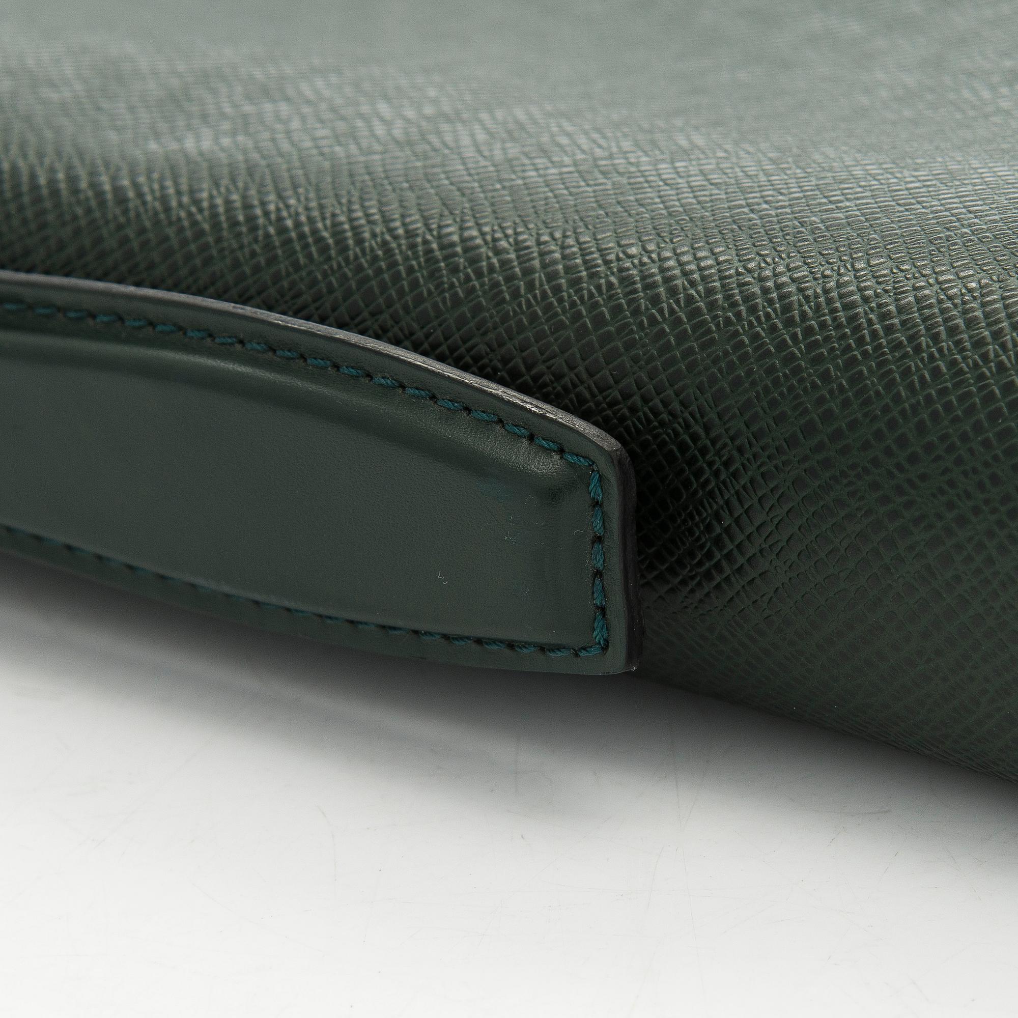 Louis Vuitton, salkku, "Taiga Porte-Document Angara".