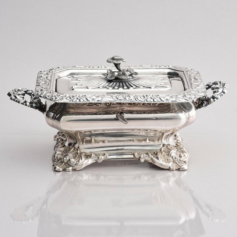 Gustaf Möllenborg, sockerskrin, silver, Stockholm 1840. Nyrokoko.