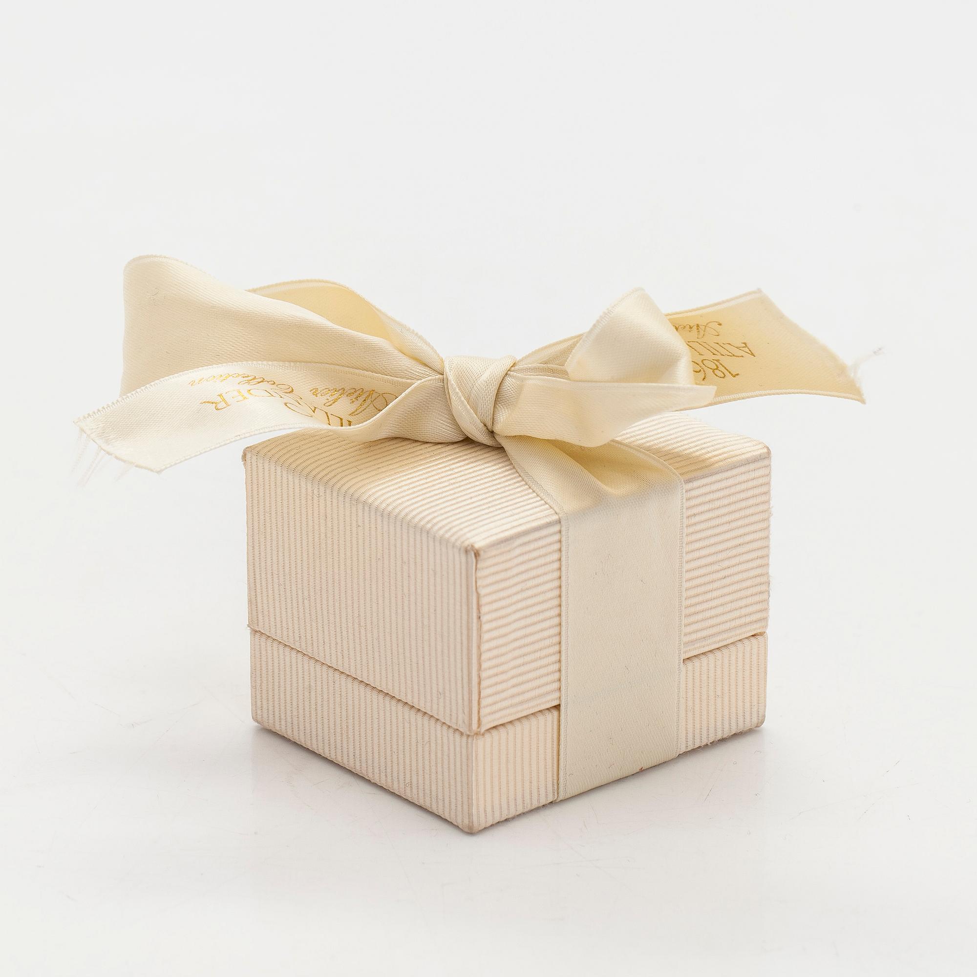 Jaana Lehtinen, sormus, 18K kultaa, A. Tillander, Helsinki 1994.