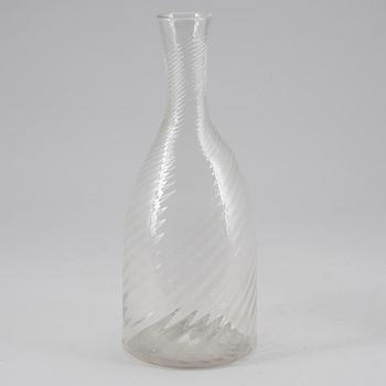 VATTENKARAFFER, glas, 2 st. 1800-talets andra hälft.