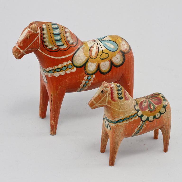 DALAHÄSTAR, 2 st, tidigt 1900-tal.