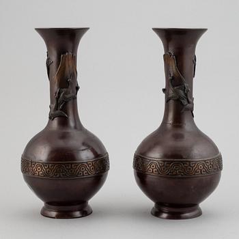 Four Japanes bronze vases, early 20th century.