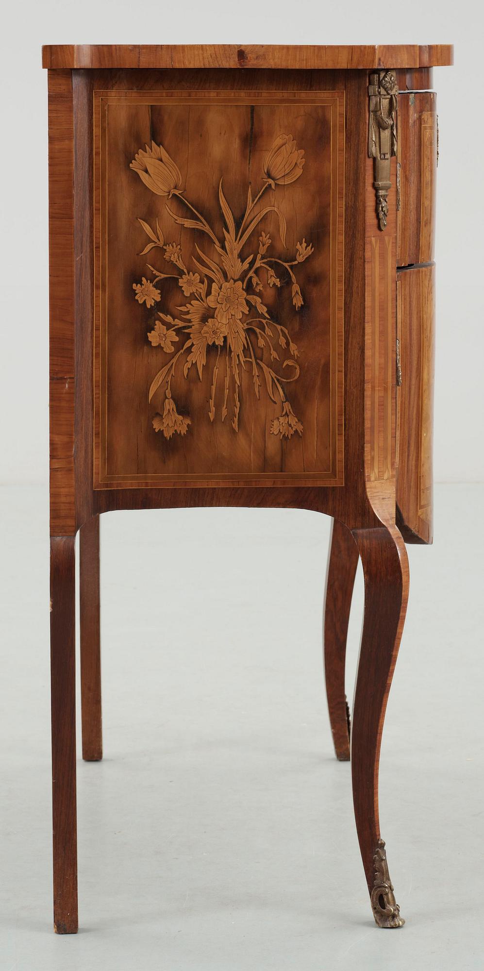 BYRÅ, Louis XVI-stil, omkring sekelskiftet 1900.