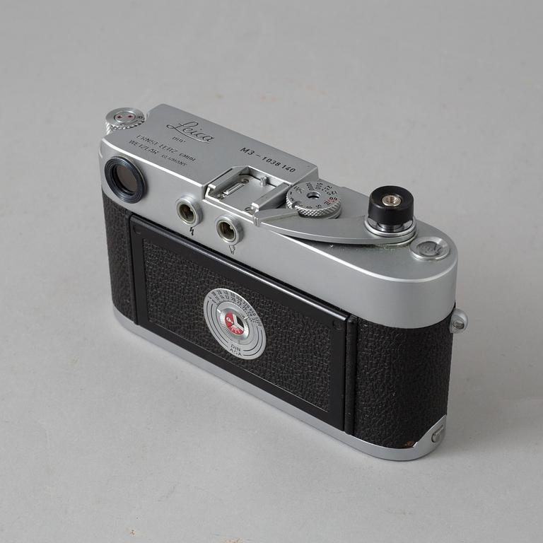 A chrome Leica M3 no 1038140 from Wetzlar 1961 with simmilux 1:1,4/35 with chrome ring M3 eyes.
