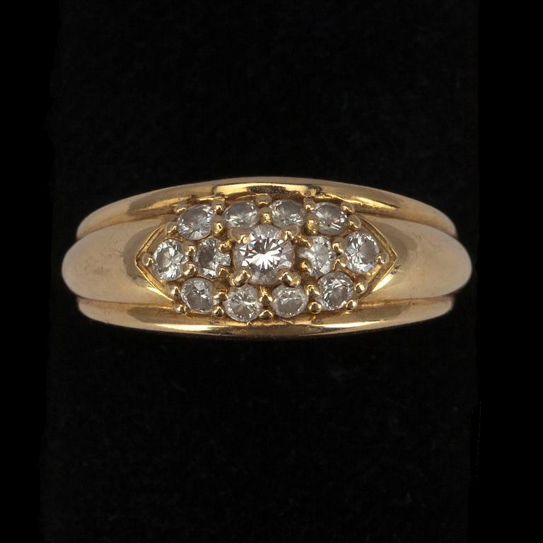 RING, guld 18K, diamanter tot. 0,50 ct.