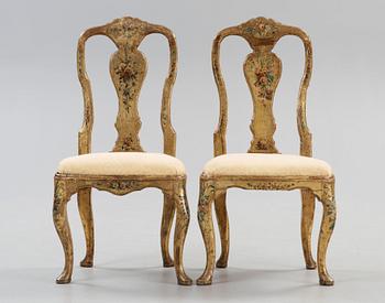 A pair of Italien Rococo 18th century chairs.