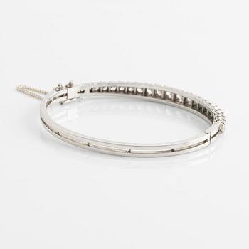 14K gold bangle with round brilliant-cut diamonds.