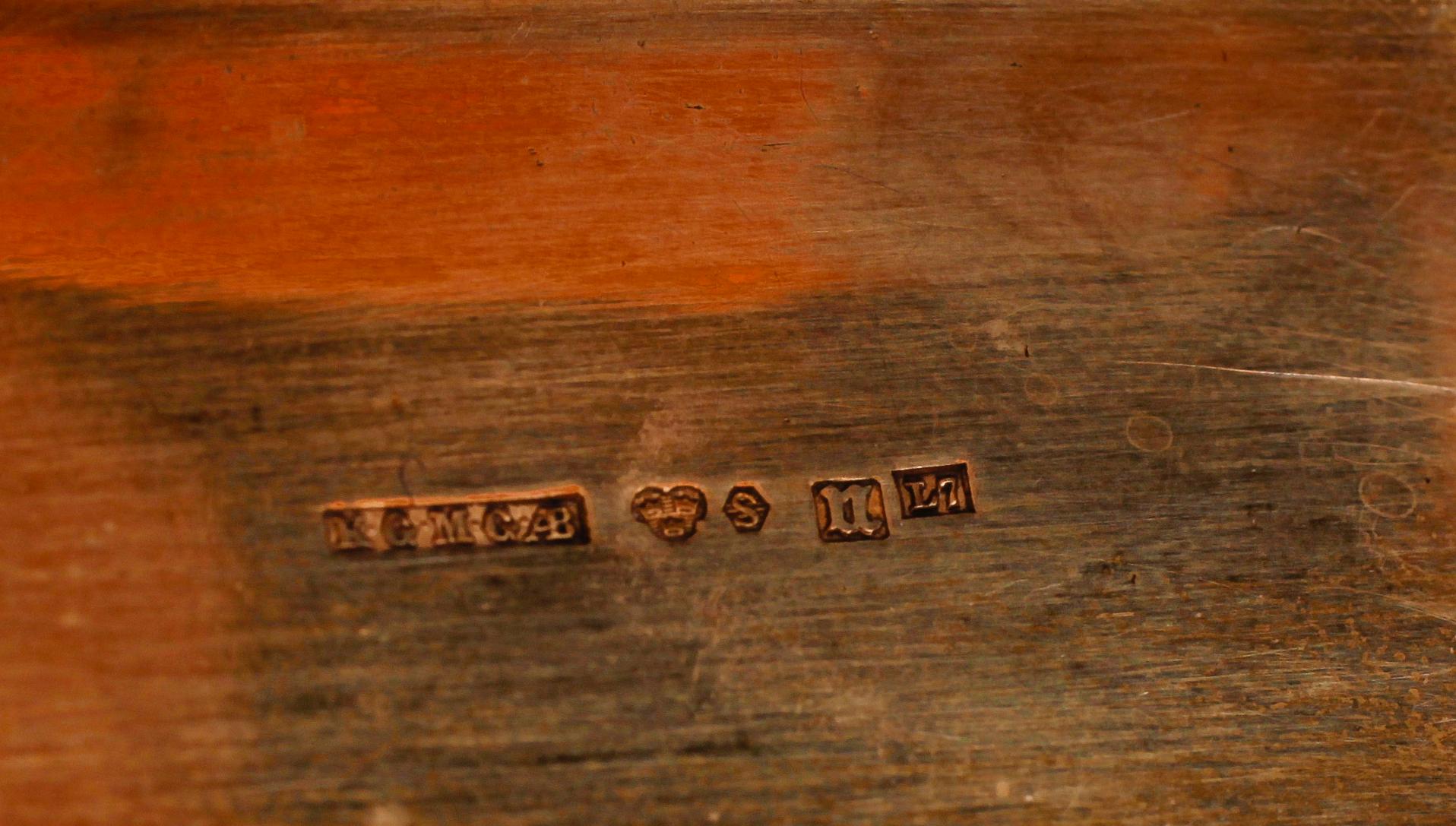 SNUSDOSOR, 2 st, silver, svenska stämplar 1913 och 1927.  Vikt ca 207 gram.