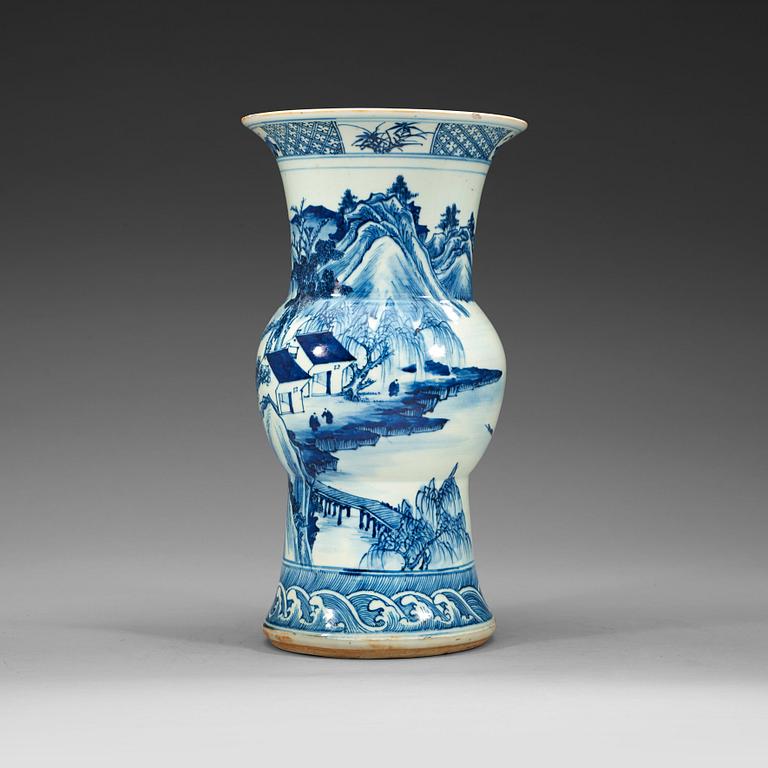 A blue and white vase, Qing dynasty, 19th century.