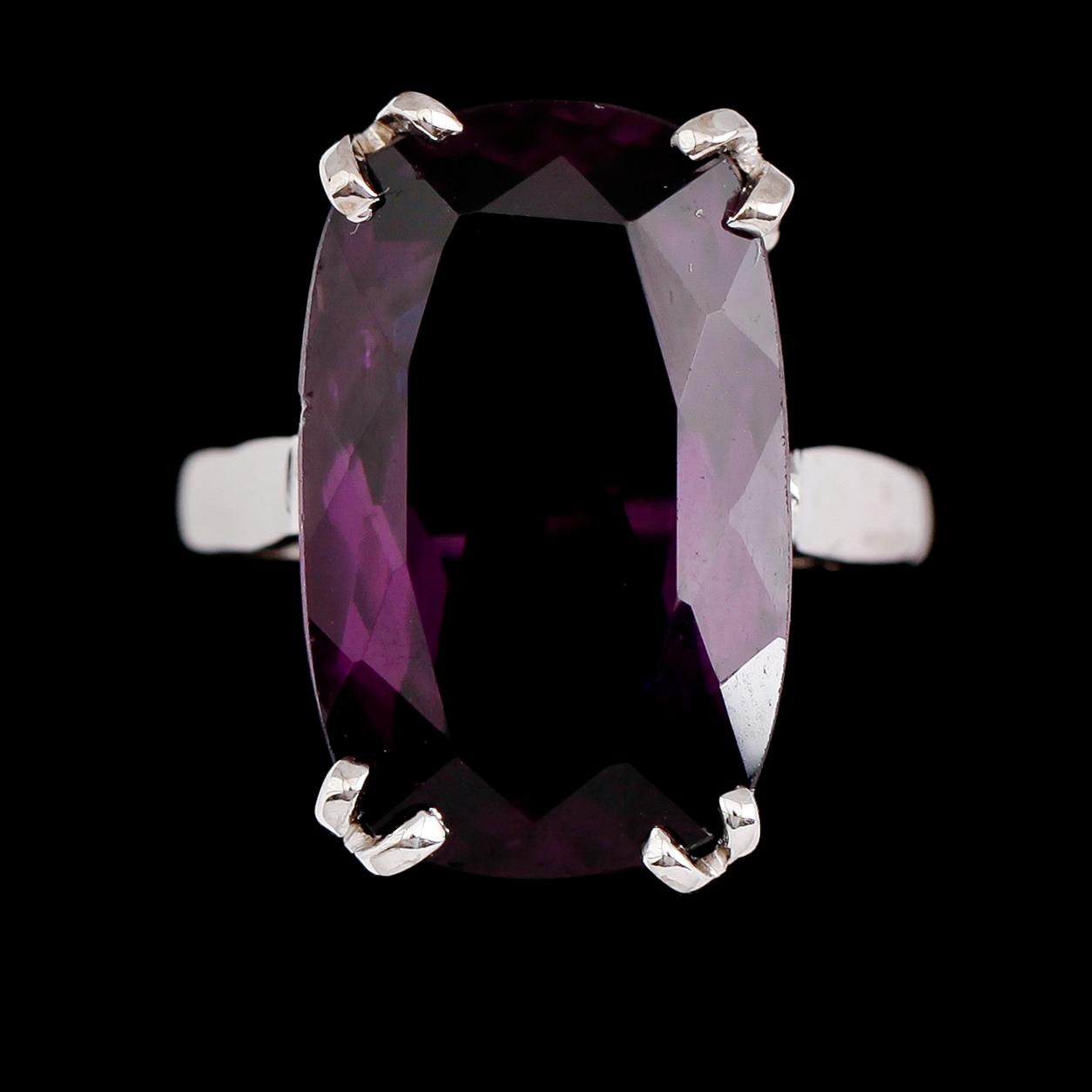 RING, silver, med ametist.