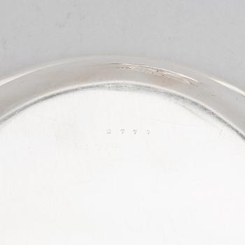 A silver plated serving dish with lid, 20th century.