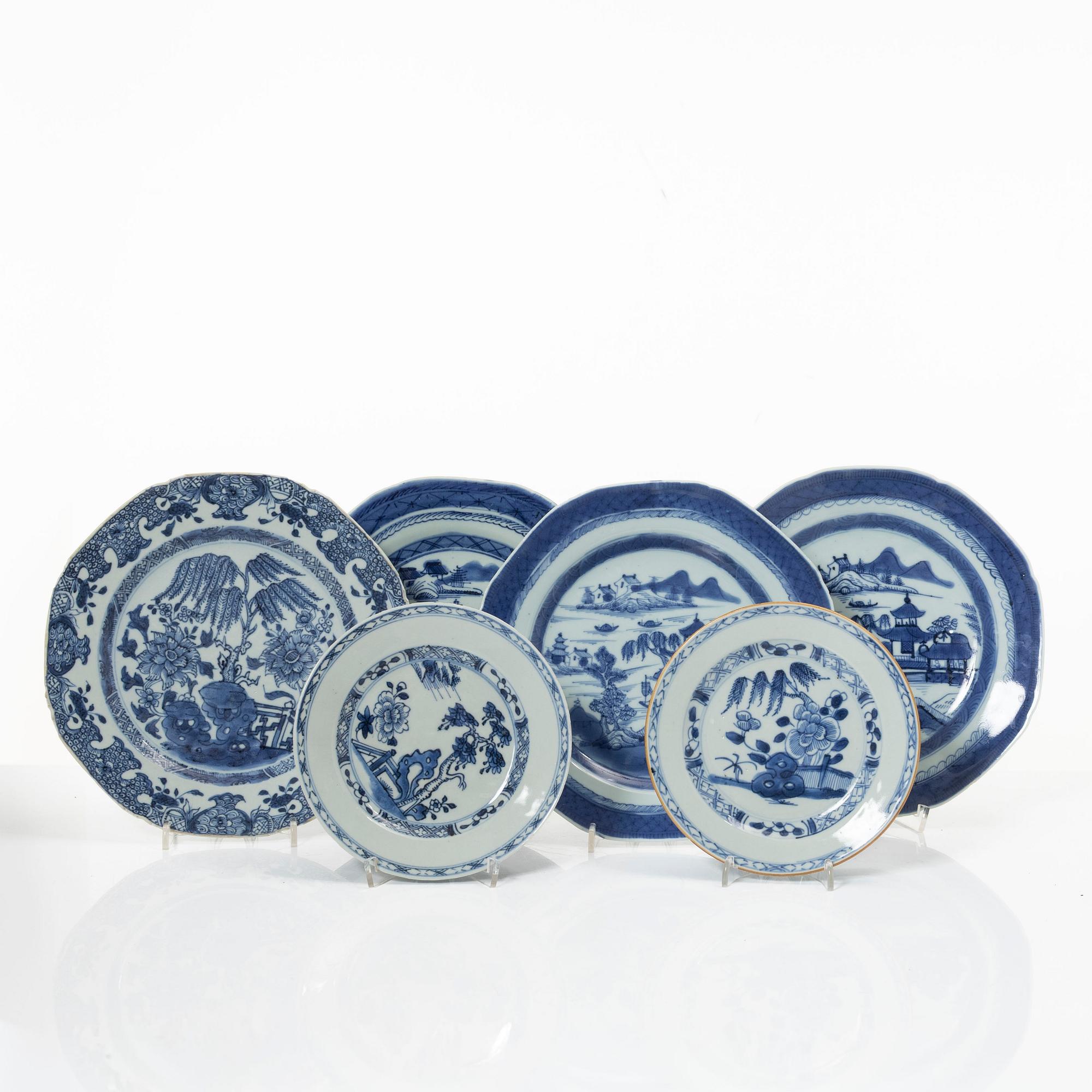 A group of six Chinese blue and white dishes, Qing dynasty, 18th and 19th century.
