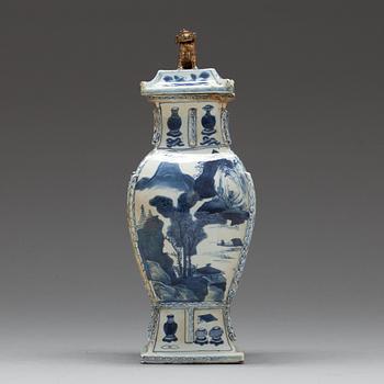 VAS med LOCK, porslin. Qing dynastin, Kangxi (1662-1722).