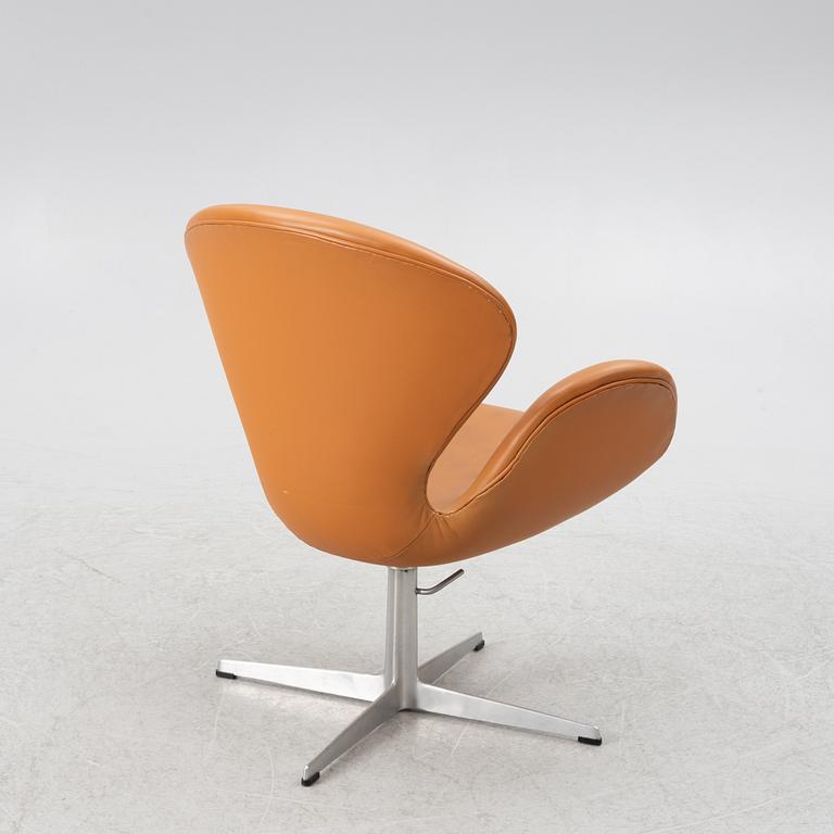 Arne Jacobsen, armchair, "The Swan", Fritz Hansen, Denmark, probably 1960s.