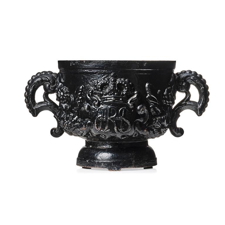 A Swedish cast iron garden urn, 19th century.