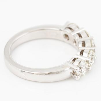 Half eternity ring, 18K white gold set with five brilliant-cut diamonds.