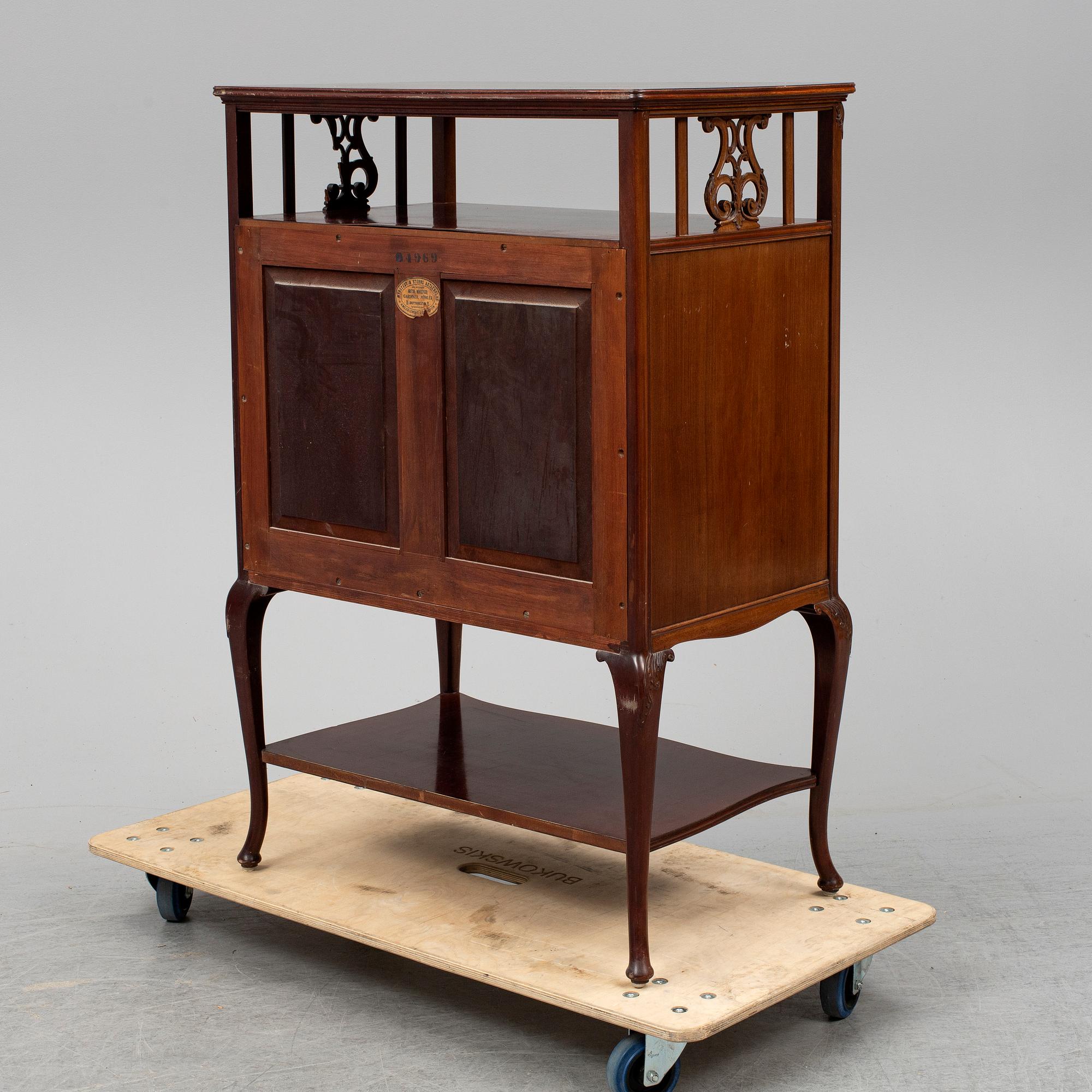 An early 20th Century art noveau cabinet by Myrstedt & Stern.