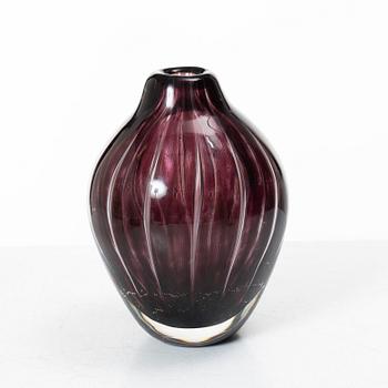 Edvin Öhrström, an ariel glass vase, Orrefors 1950.