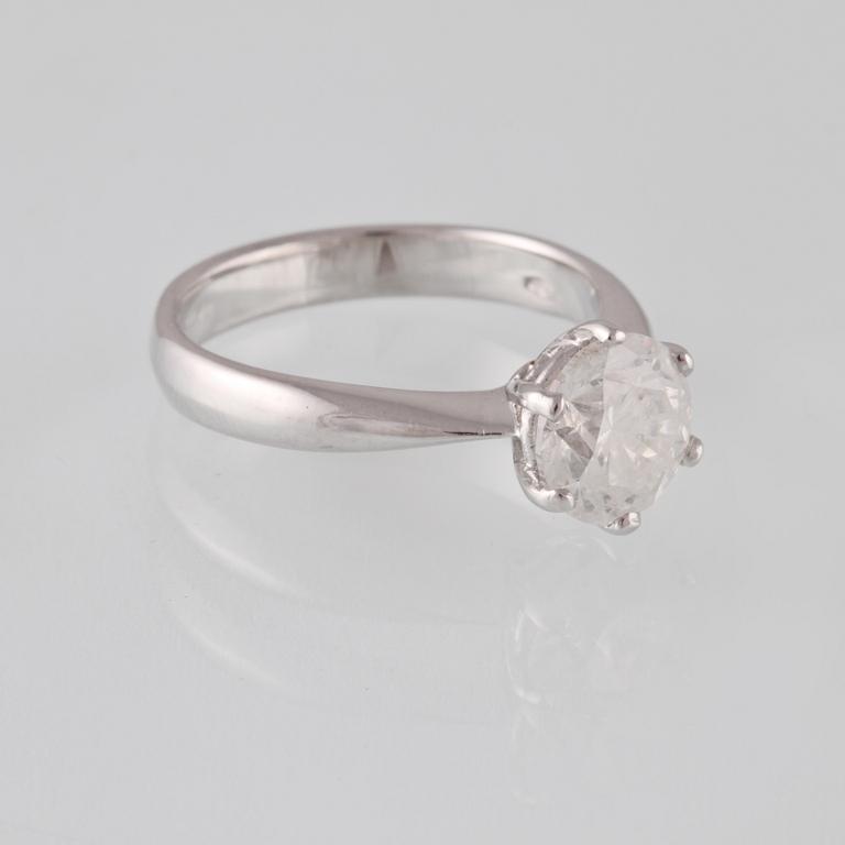 RING, 18K vitguld med briljantslipad diamant 2.00 ct. Vikt 4,7 gram.