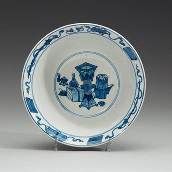 A blue and white bowl, Qing dynasty, Kangxi (1662-1722).