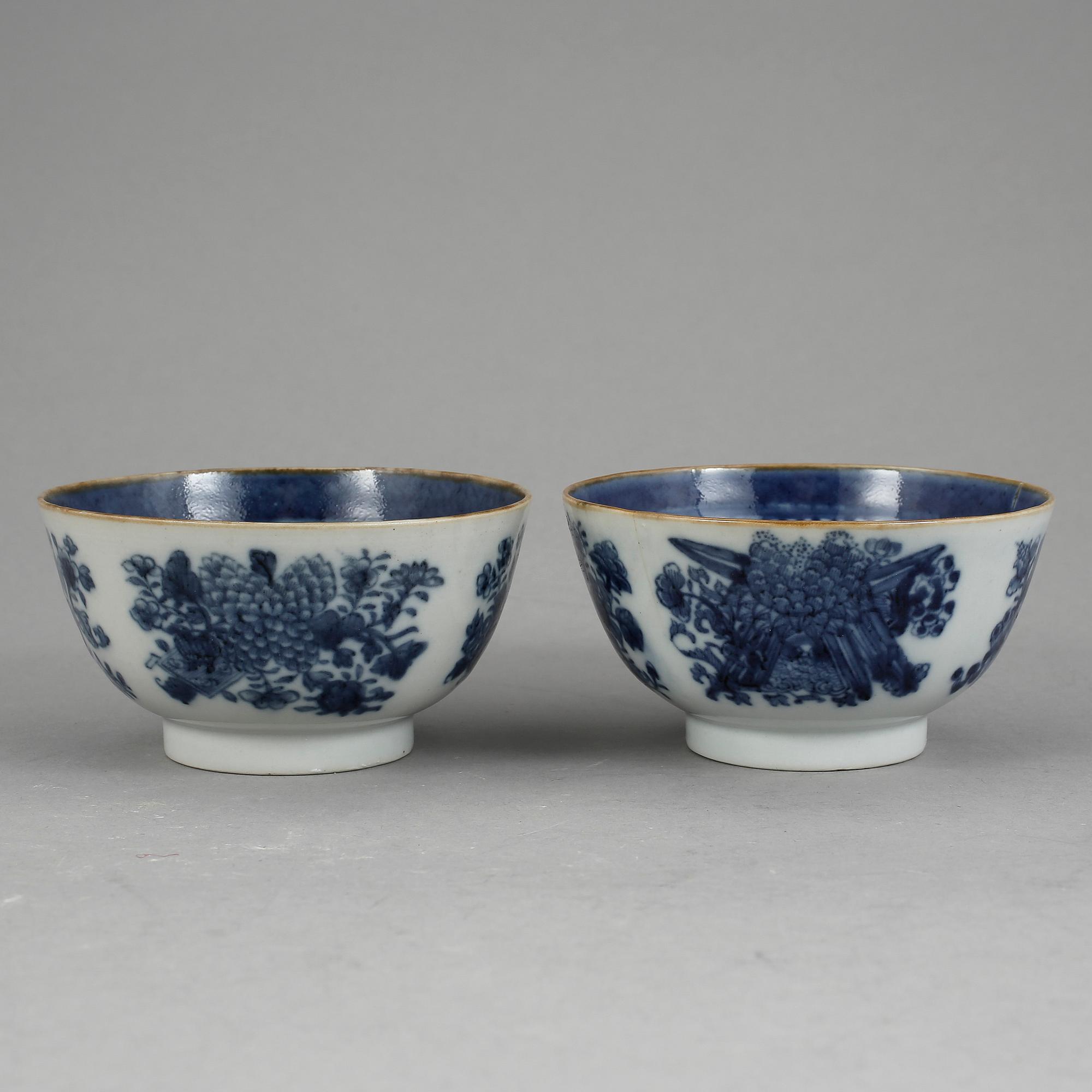 SKÅLAR, ett par. Porslin, Kina, Qianlong 1736-95.