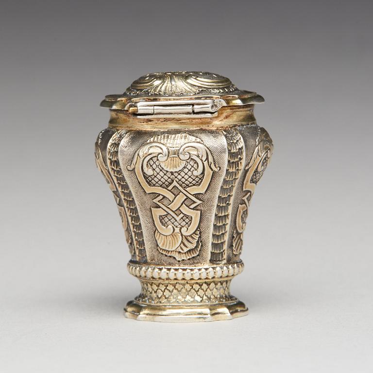 Paul G Zachun, luktdosa, silver, (verksam i Norrköping 1722-1753). Rokoko.