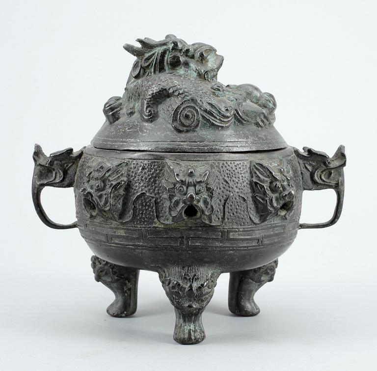 RÖKELSEKAR, brons, sen Qing (1800/1900-tal).