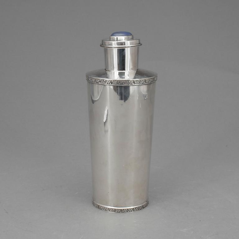 SHAKER, silver, Oscar L Olausson Bransch, Stockholm 1962. 379 gram tot.