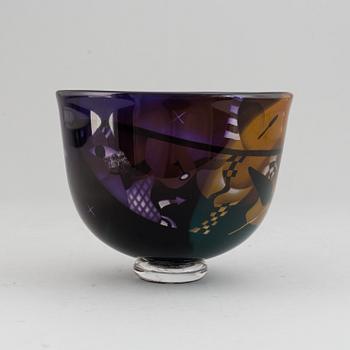 BERTIL VALLIEN, a glass bowl, Kosta Boda Unique, signed B. Vallien.
