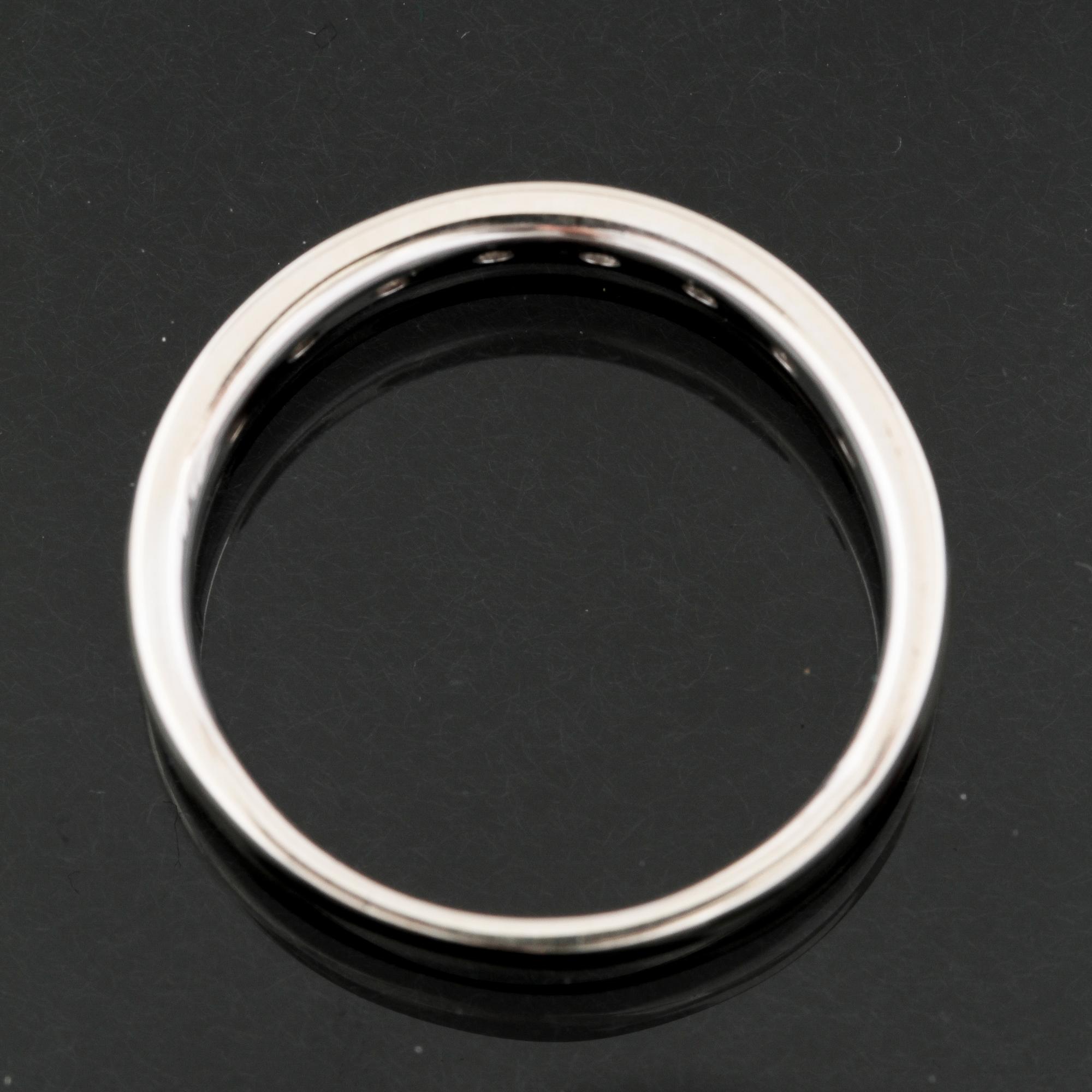 RING, 14K vitguld med 8 briljant och 7 baguettslipade diamanter, ca 0.50 ct. Vikt 4,0 g.