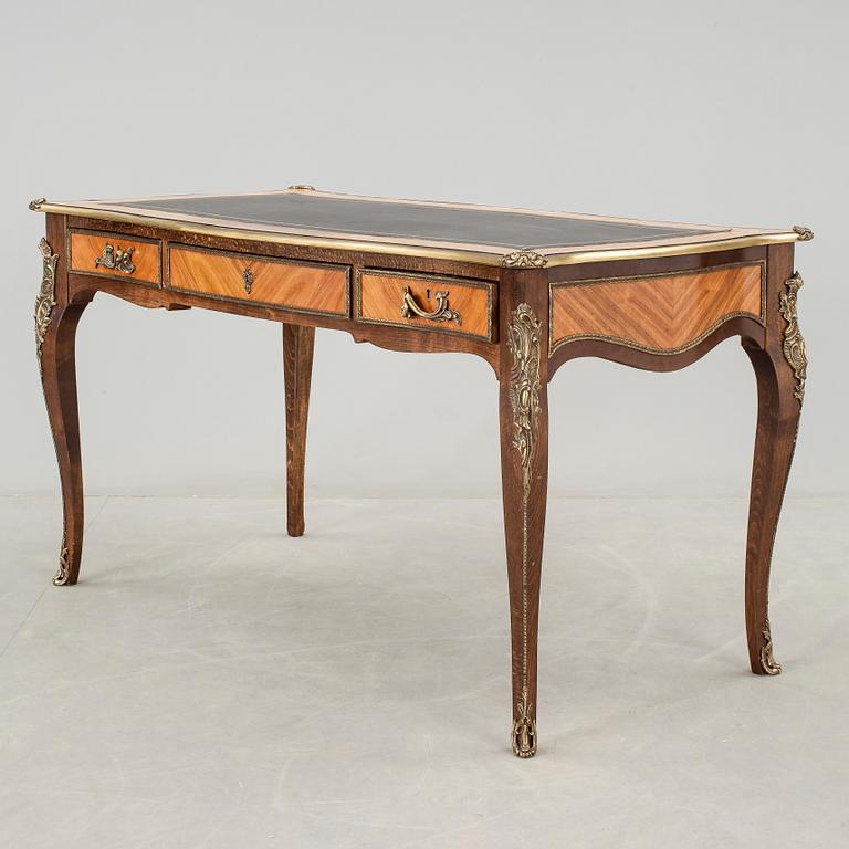 SKRIVBORD, rokokostil. 1900-tal.