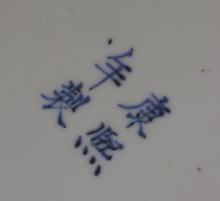 KRUKA med LOCK, porslin. Kina, Kangxi-stil 1800-tal.