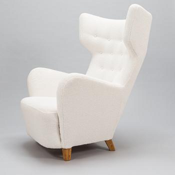 A mid-20th century armchair.