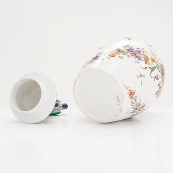 Urna, Rörstrand, daterad 25/3 1871. E.B.