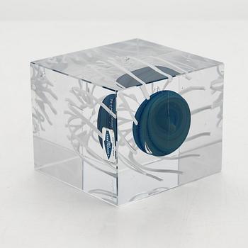 Oiva Toikka, årskub, signerad Oiva Toikka, Nuutajärvi 1990, numrerad 26/2000.