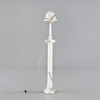 PIEDESTAL MED LAMPA, alabaster, 1900-tal.