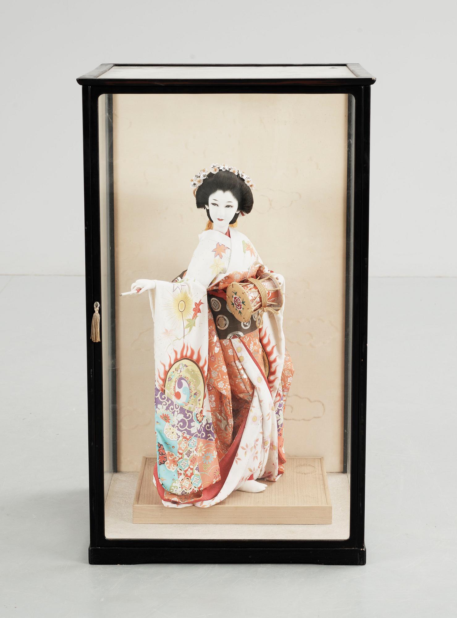 DOCKA MED MONTER, Japan, 1900-tal.