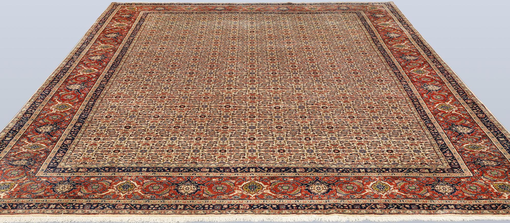 A Sarouk carpet, approx. 337 x 243 cm.