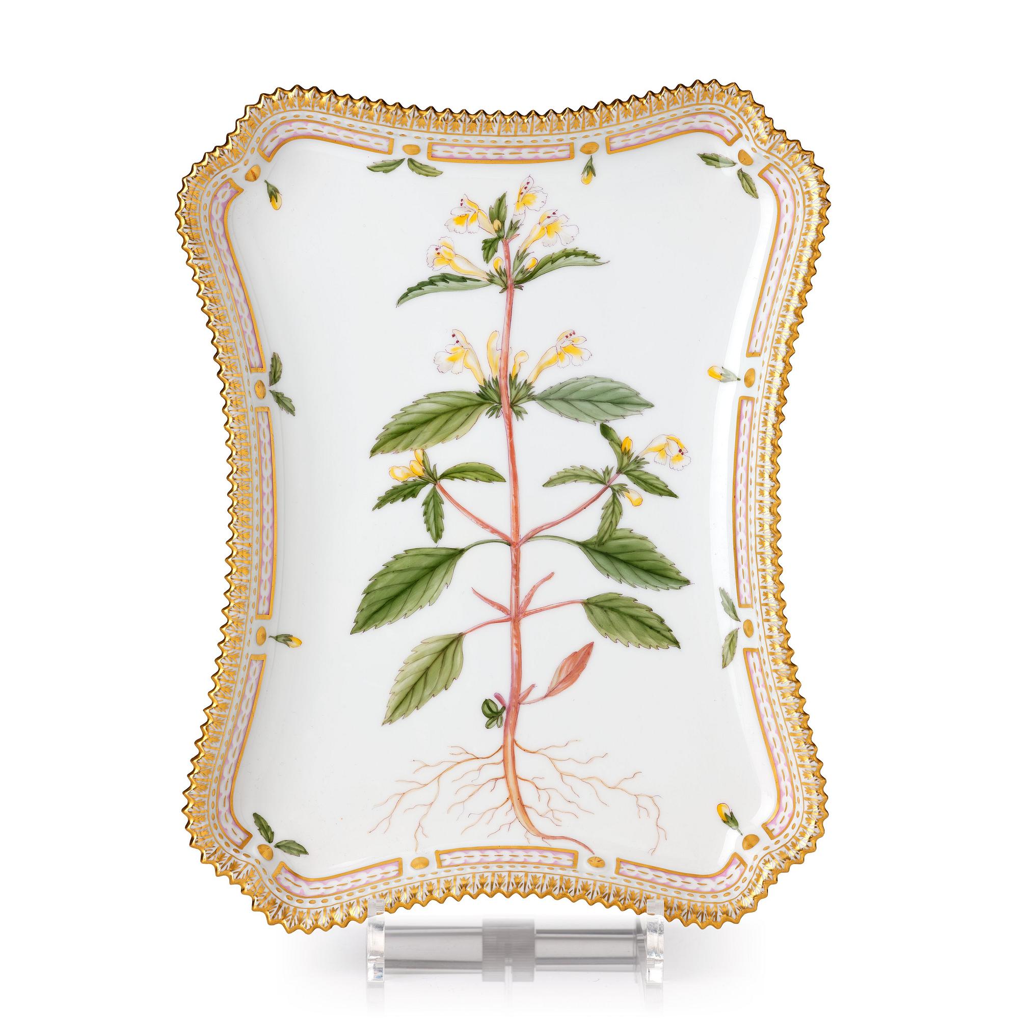 Fat, porslin. Royal Copenhagen "Flora Danica", Danmark, 1900-tal.