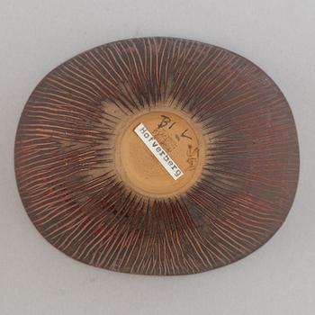 Sven Hofverberg, a set of three stoneware bowls and a vase, mid 20th Century.