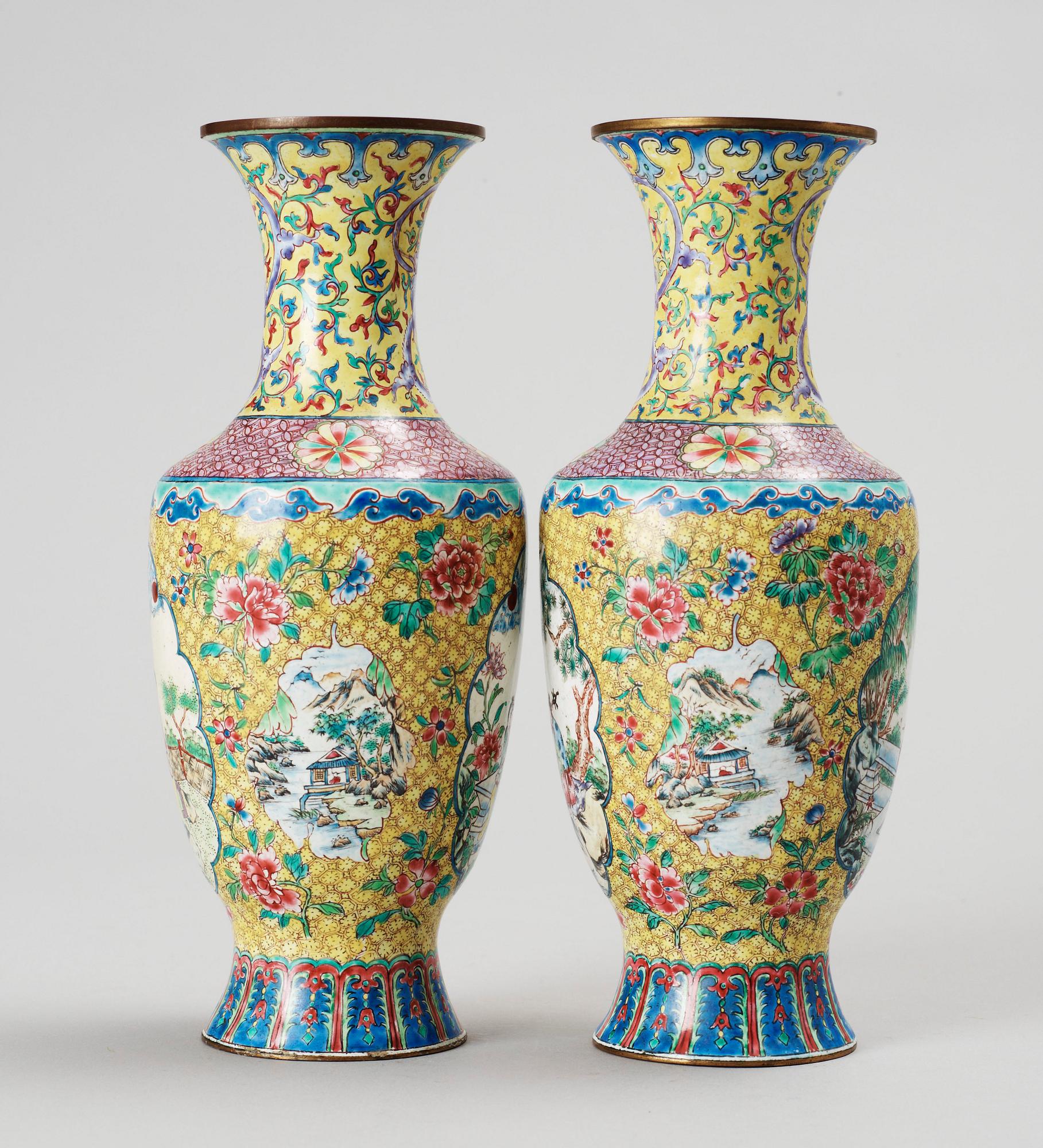 VASER ett par. cloisonné. Kina. 1900-tal.