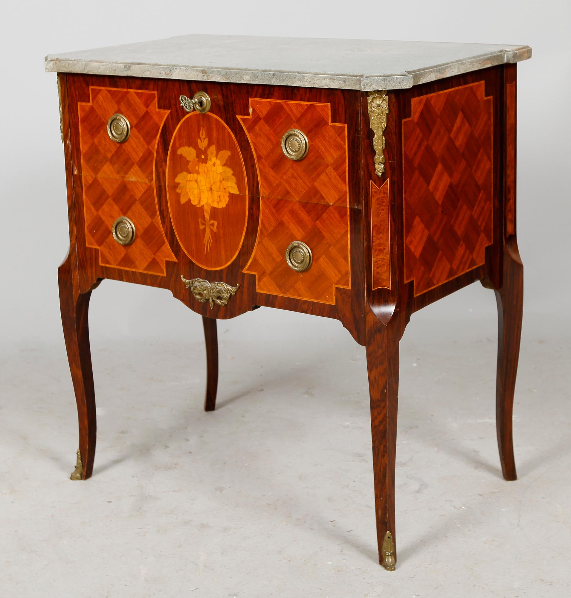 BYRÅ, gustaviansk stil, 1900-talets mitt.