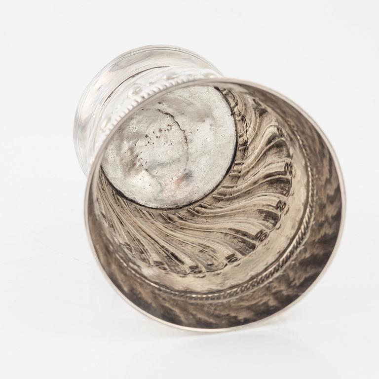 A British silver beaker, unclear makers mark, London 1821.