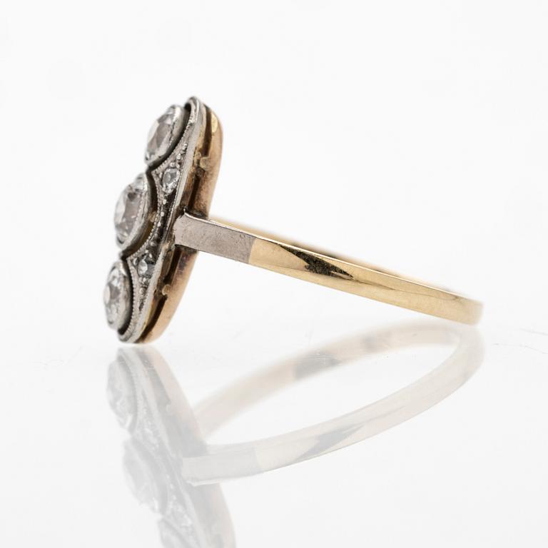 Ring Art Déco av 14K guld och platina med diamanter.