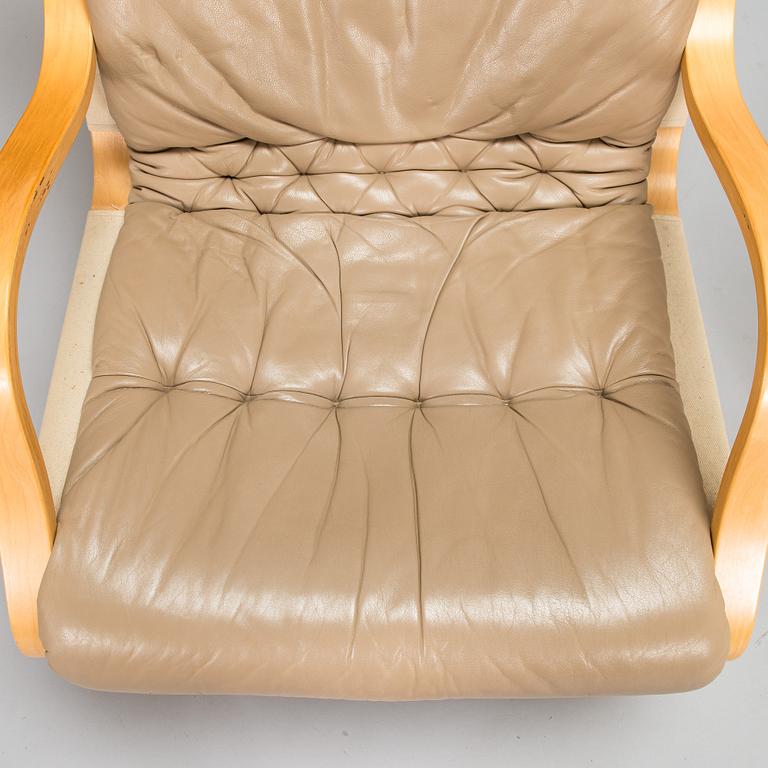 Esko Pajamies, A pair of 'Koivutaru' armchairs for Asko, late 20th century.