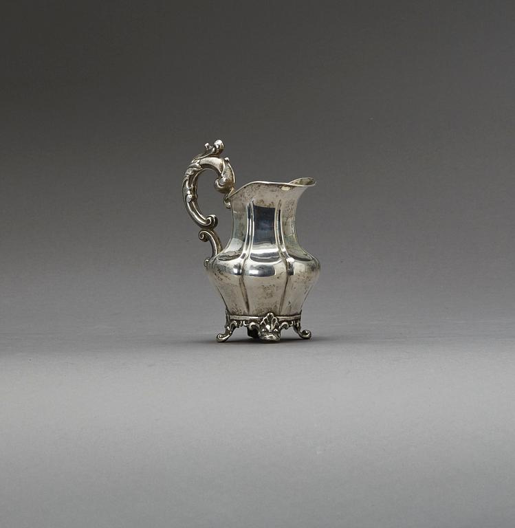 GRÄDDKANNA, silver, Johan Olof Östlund, Gävle, 1864, vikt ca 138g.