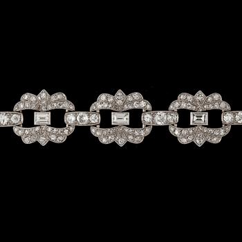 ARMBAND, gammal- smarad- och åttkantslipade diamanter, tot. ca 9 ct. 1930-tal.